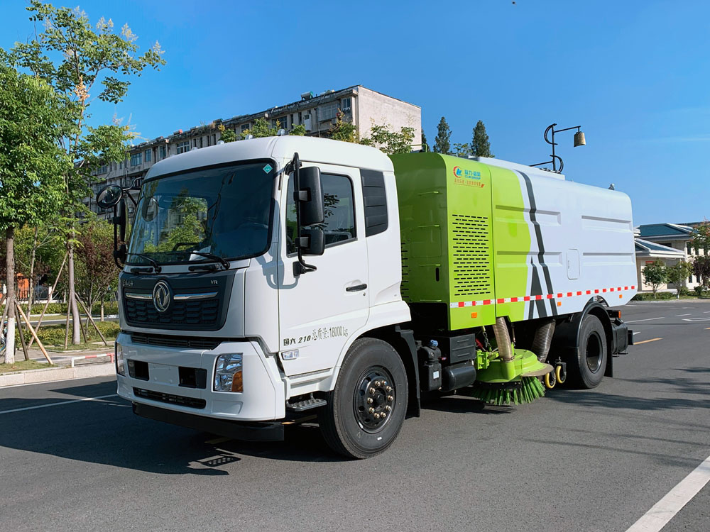 CLW5180TSLD6型掃路車