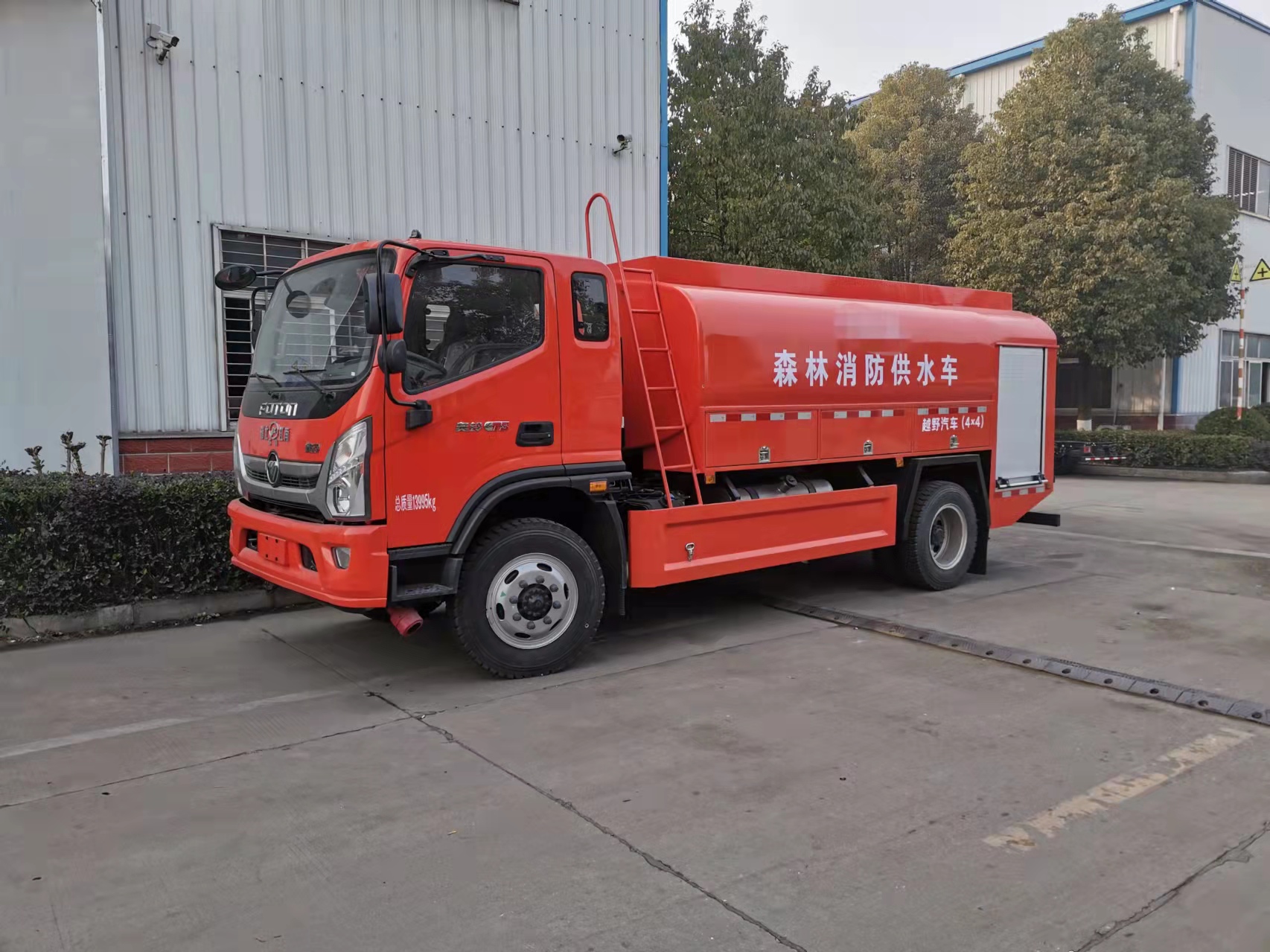 四驅供水森林消防車